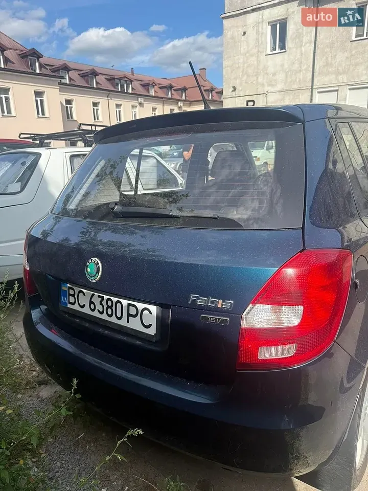 Skoda Fabia 2012 photo 2