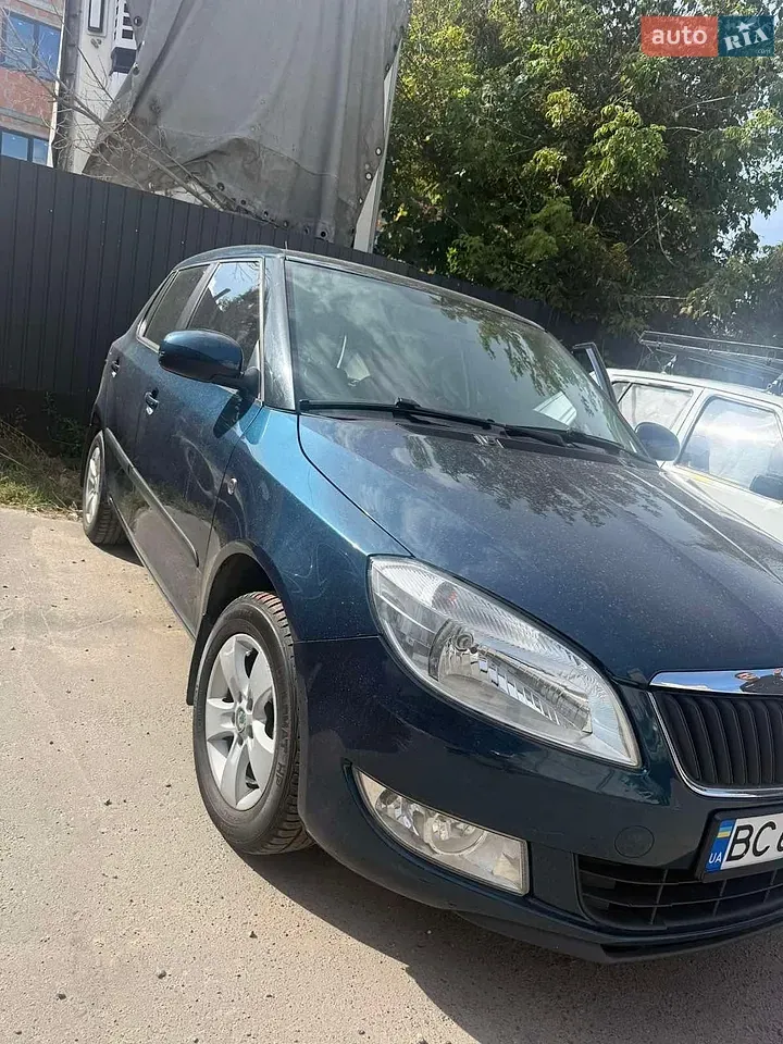 Skoda Fabia 2012 photo 3