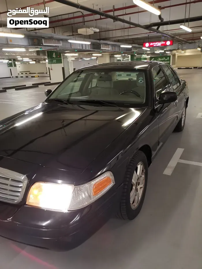 Ford Crown Victoria 2010 photo 3