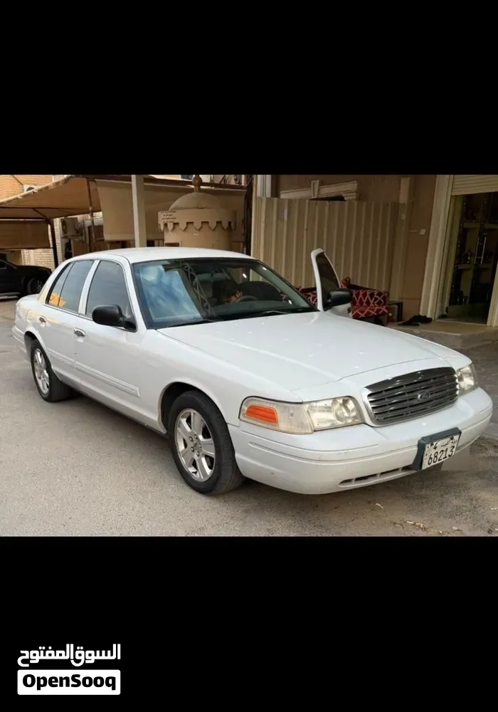 Ford Crown Victoria 2010 photo 5