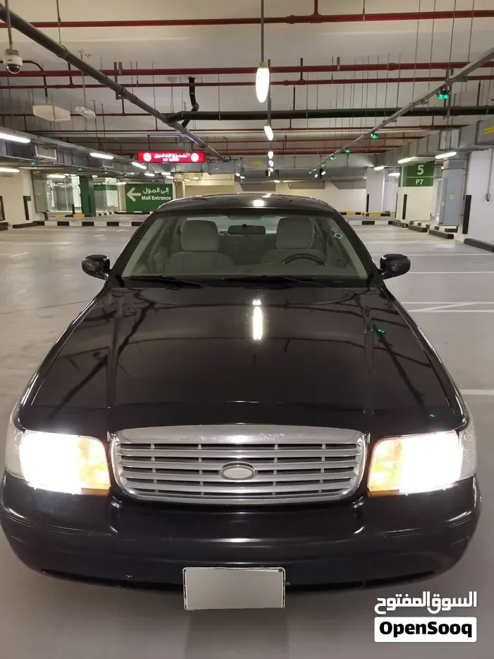 Ford Crown Victoria 2010 photo 2