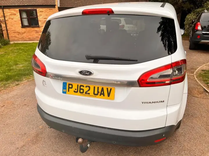 Ford S-Max 2013 photo 4