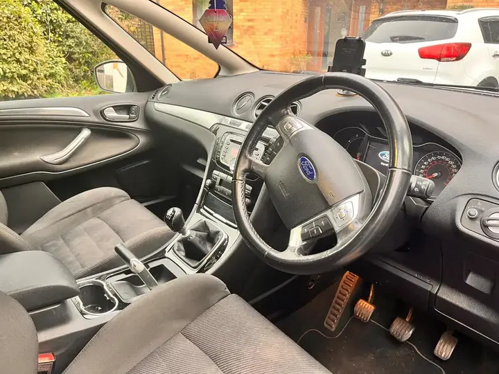 Ford S-Max 2013 photo 3
