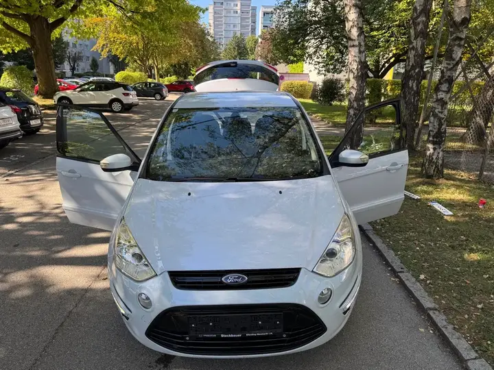 Ford S-Max 2013 photo 3