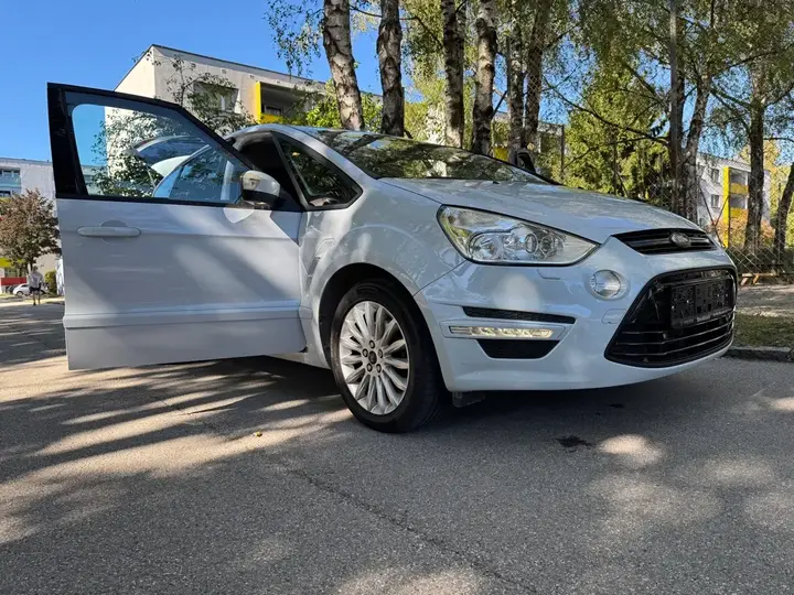 Ford S-Max 2013 photo 2