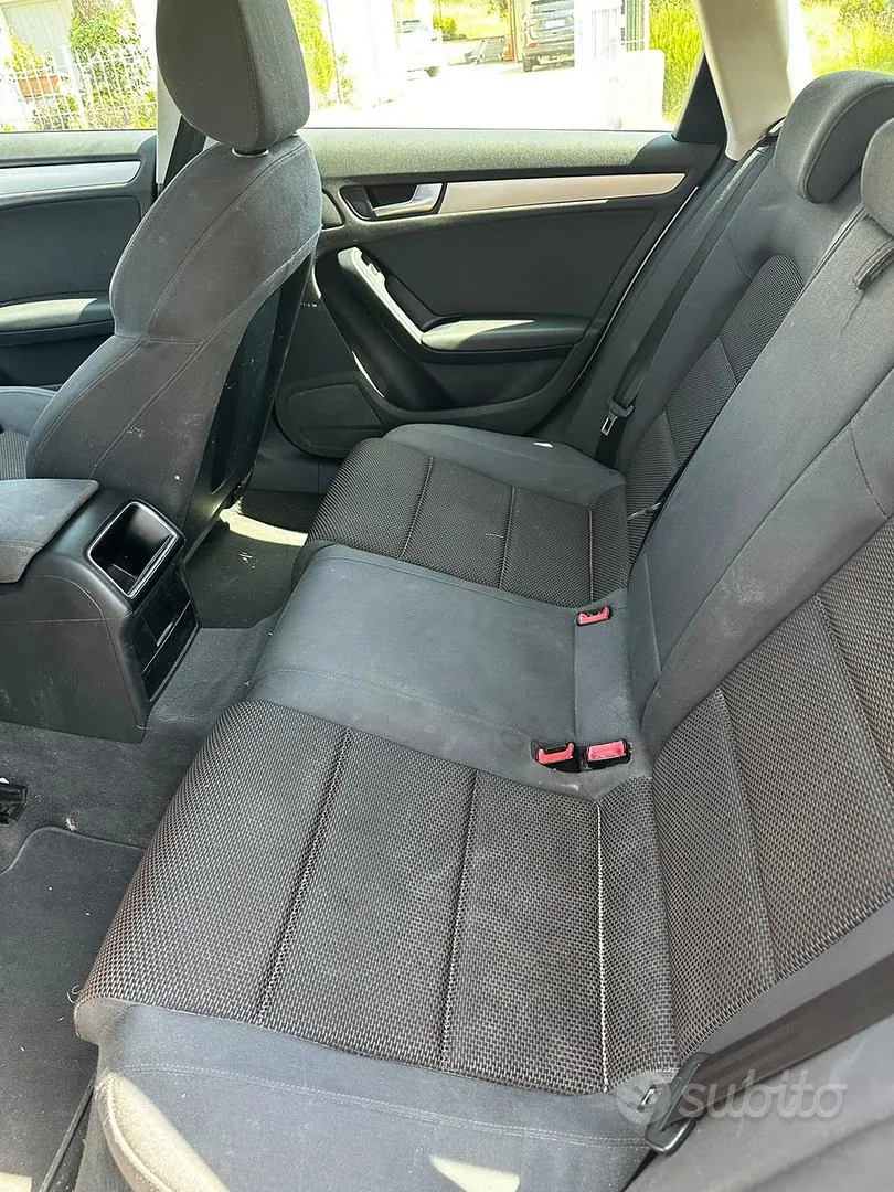 Audi A4 2010 photo 4