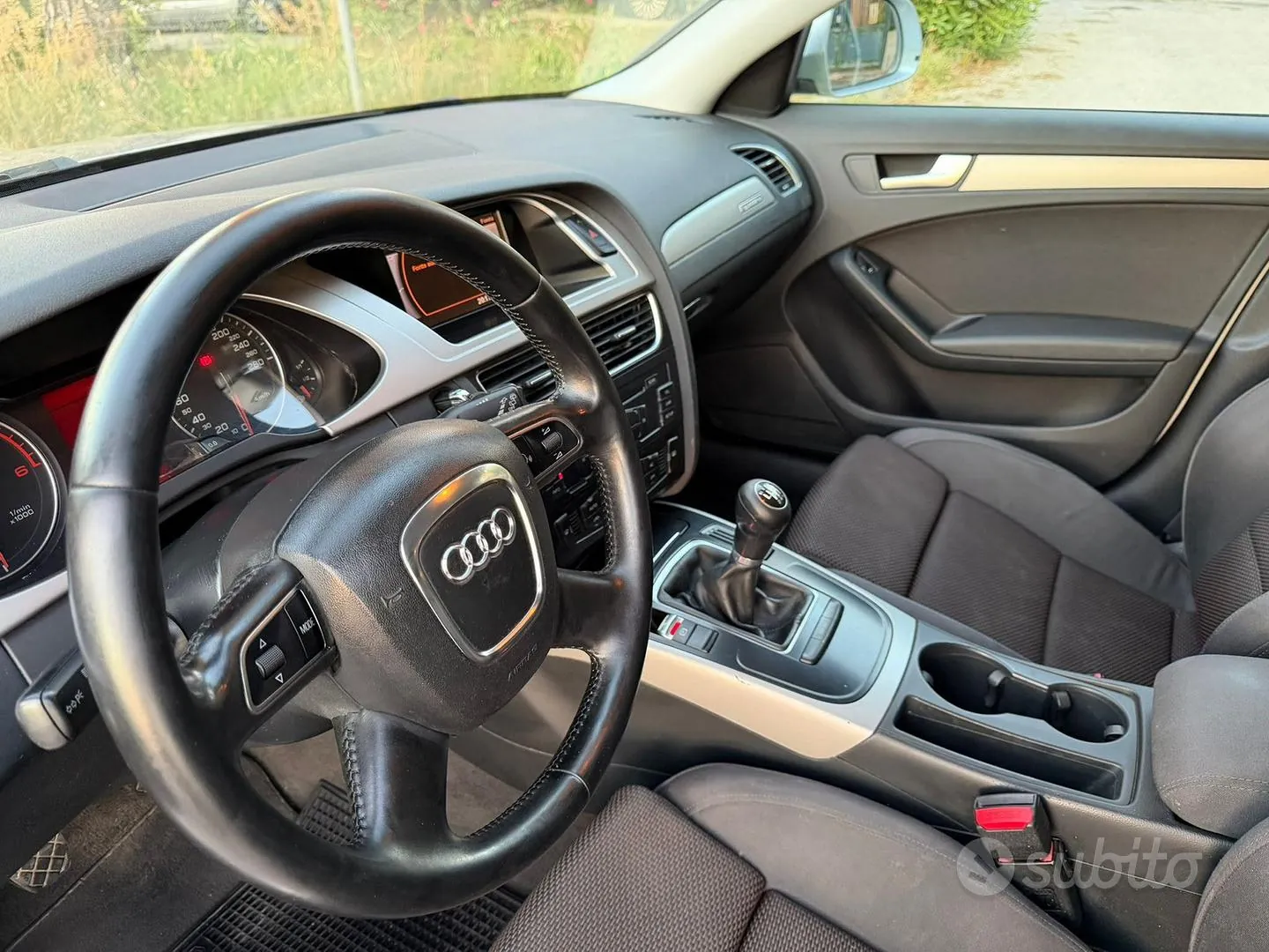 Audi A4 2010 photo 5