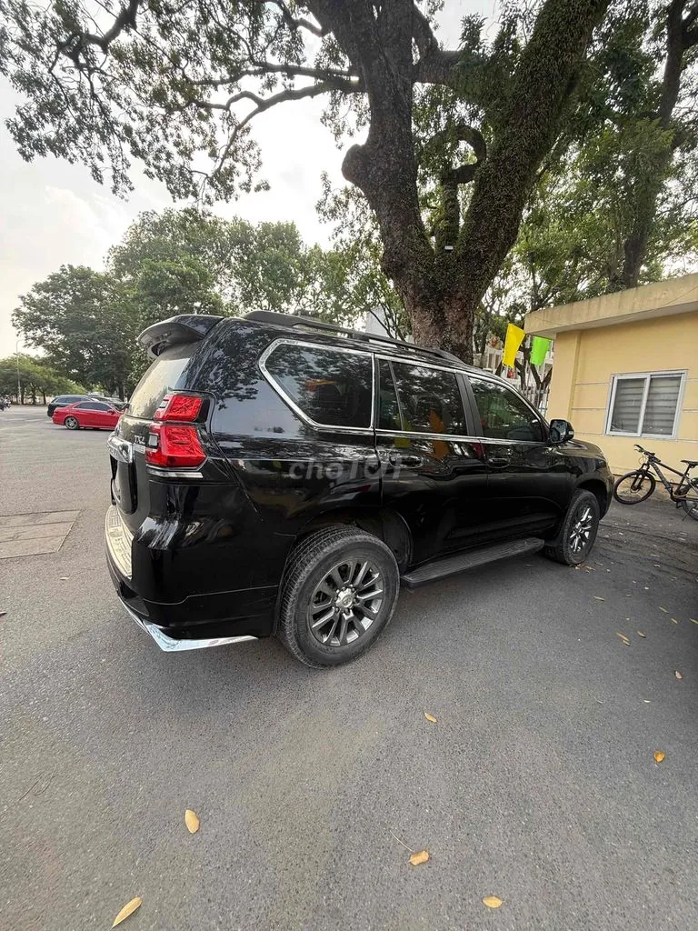 Toyota Land Cruiser Prado 2010 photo 4