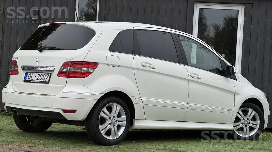 Mercedes-Benz B180 2011 photo 3