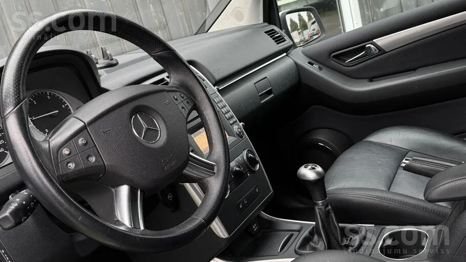 Mercedes-Benz B180 2011 photo 5