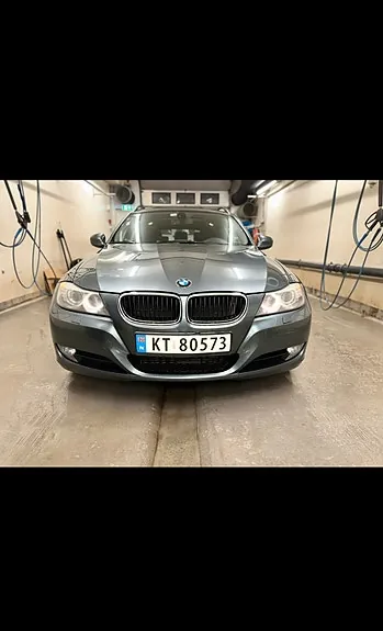 BMW 320D 2009 photo 2