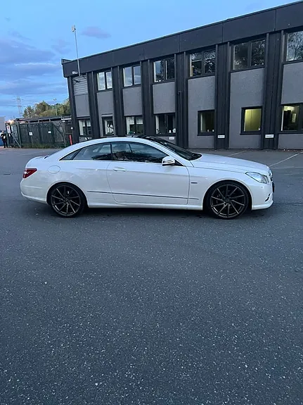 Mercedes-Benz E200 2011 photo 4