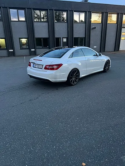 Mercedes-Benz E200 2011 photo 5