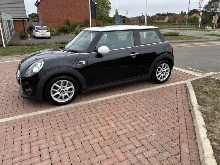 Mini Cooper D 2015 photo 2