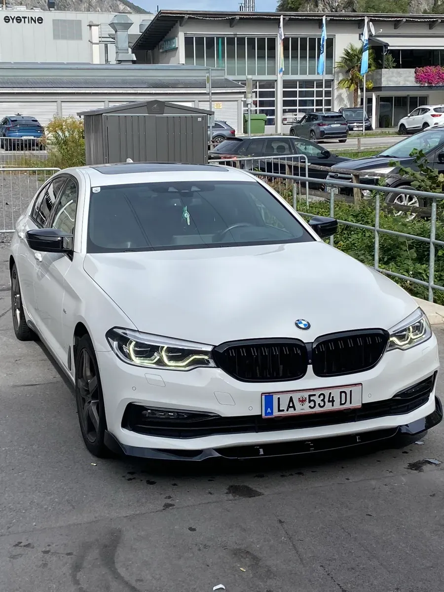 BMW 5 Series 2017 photo 2