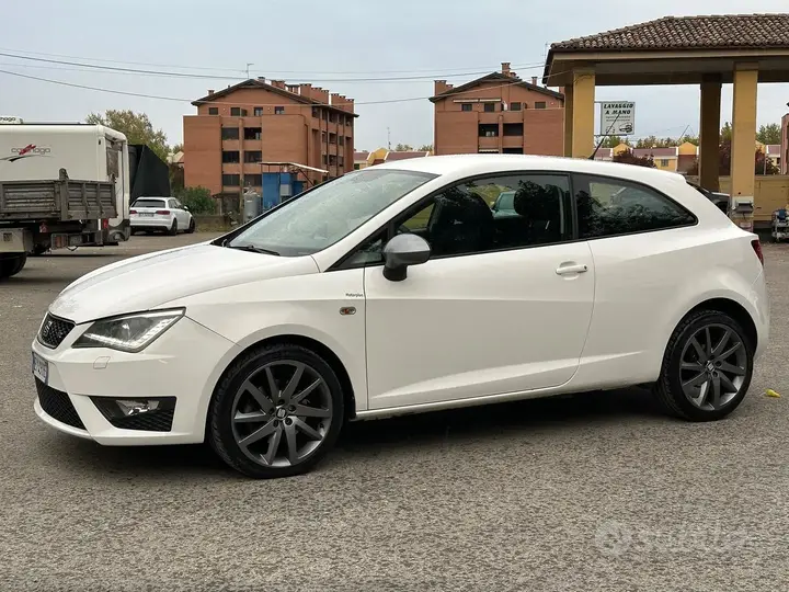 Seat Ibiza 2015 photo 3