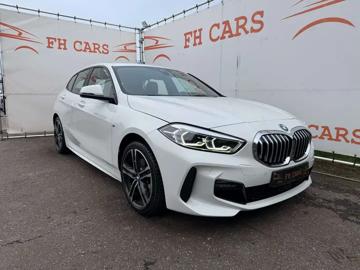 BMW 118I 2024 photo 4