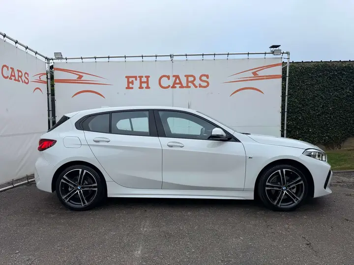 BMW 118I 2024 photo 3