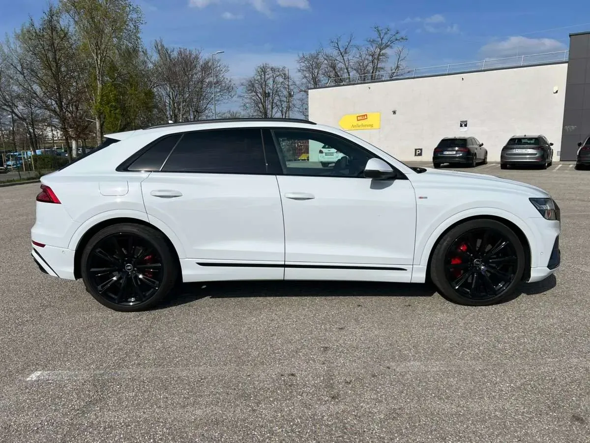 Audi Q8 2022 photo 2