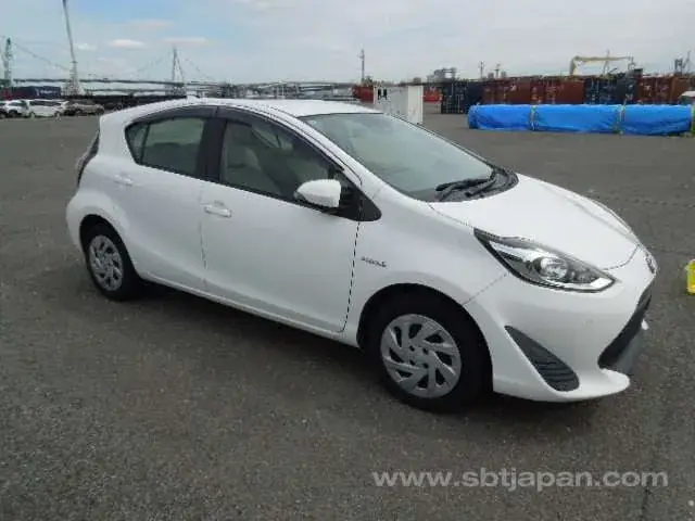 Toyota Aqua L