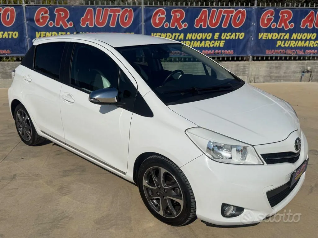 Toyota Yaris 2013 photo 4