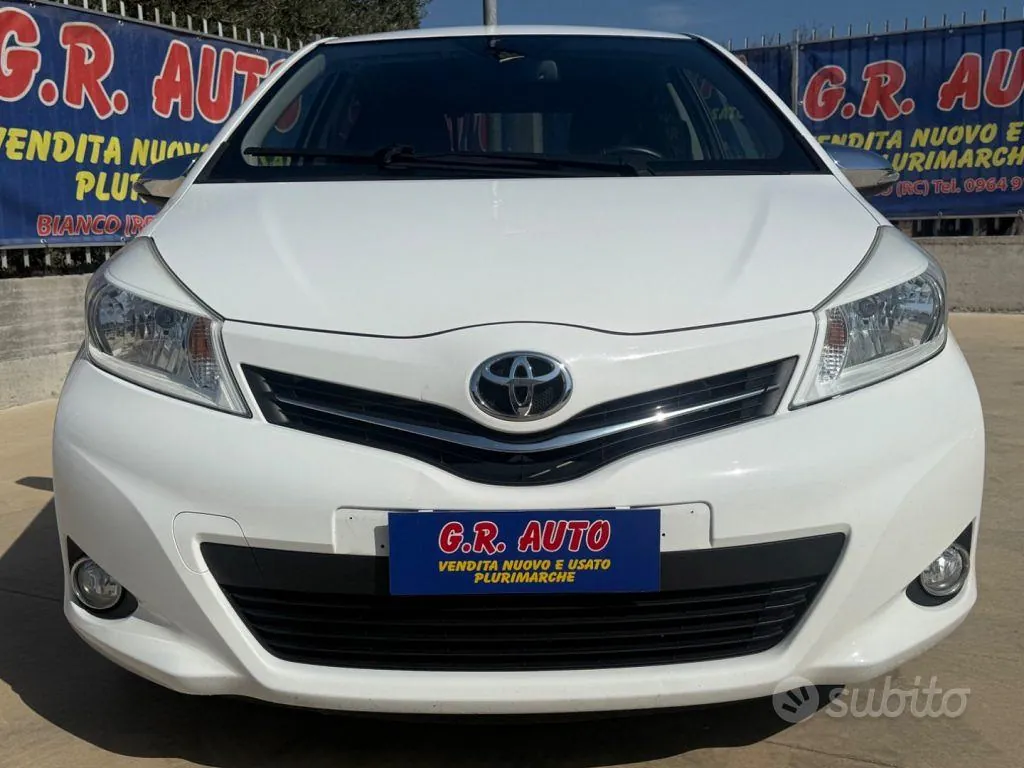 Toyota Yaris 2013 photo 2