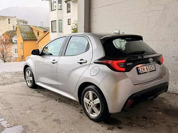 Toyota Yaris 2023 photo 2