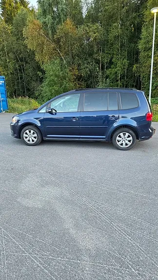 Volkswagen Touran 2011 photo 3