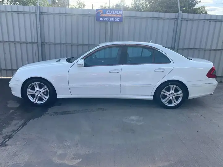 Mercedes-Benz E-Class 2008 photo 2