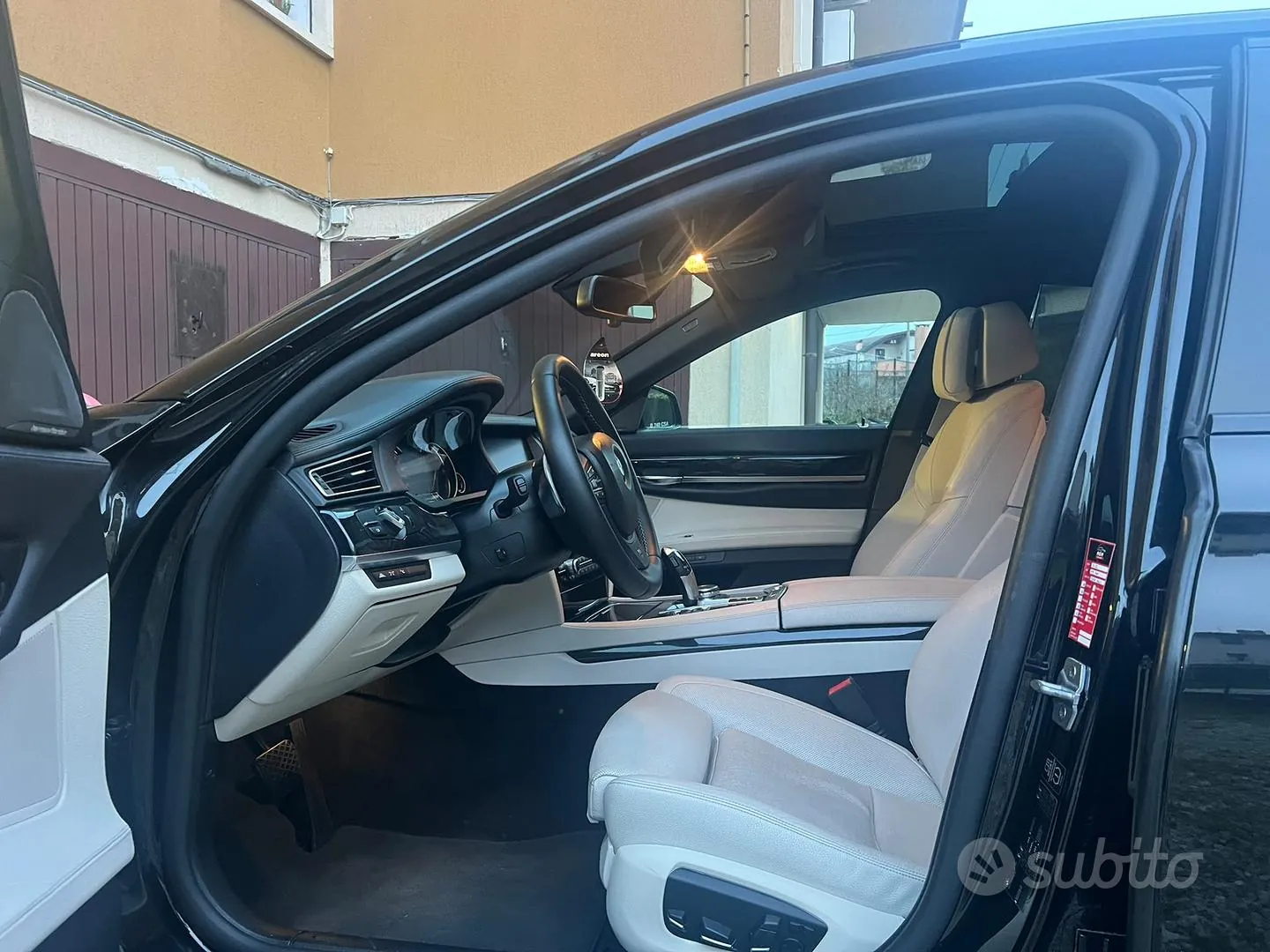BMW 7 Series 2015 photo 2