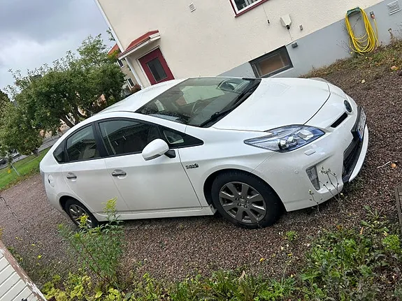 Toyota Prius Plug-In Hybrid 2012 photo 3