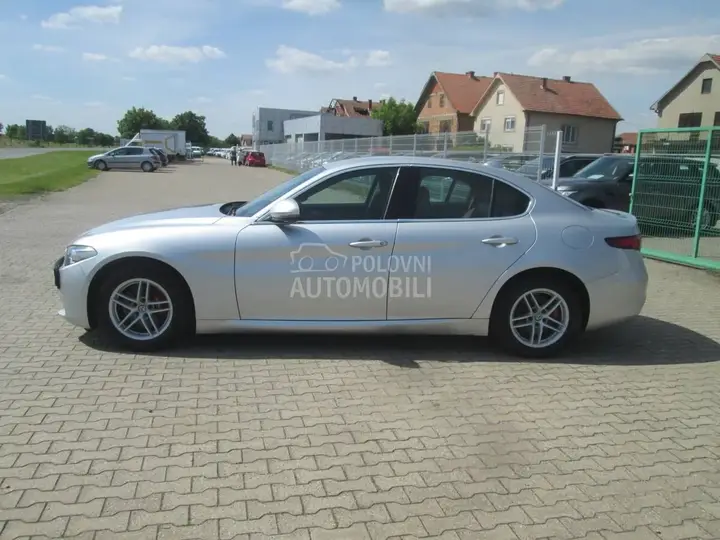 Alfa Romeo Giulia 2016 photo 2
