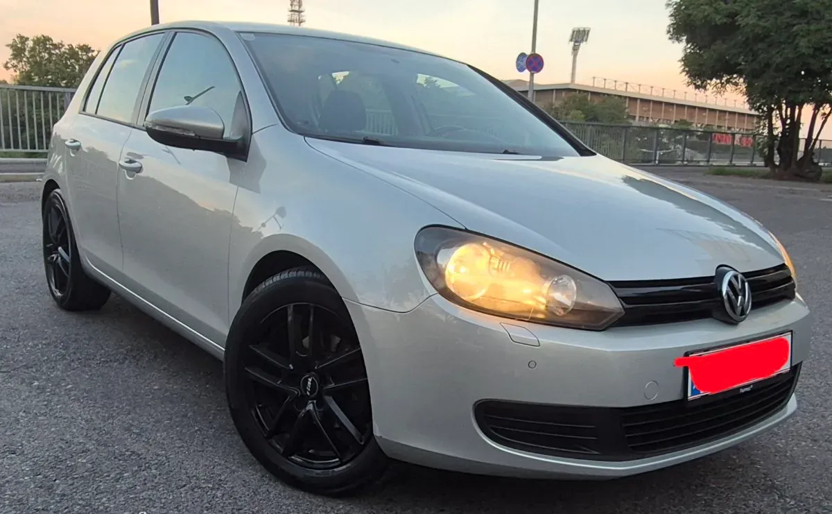 Volkswagen Golf 2011 photo 2