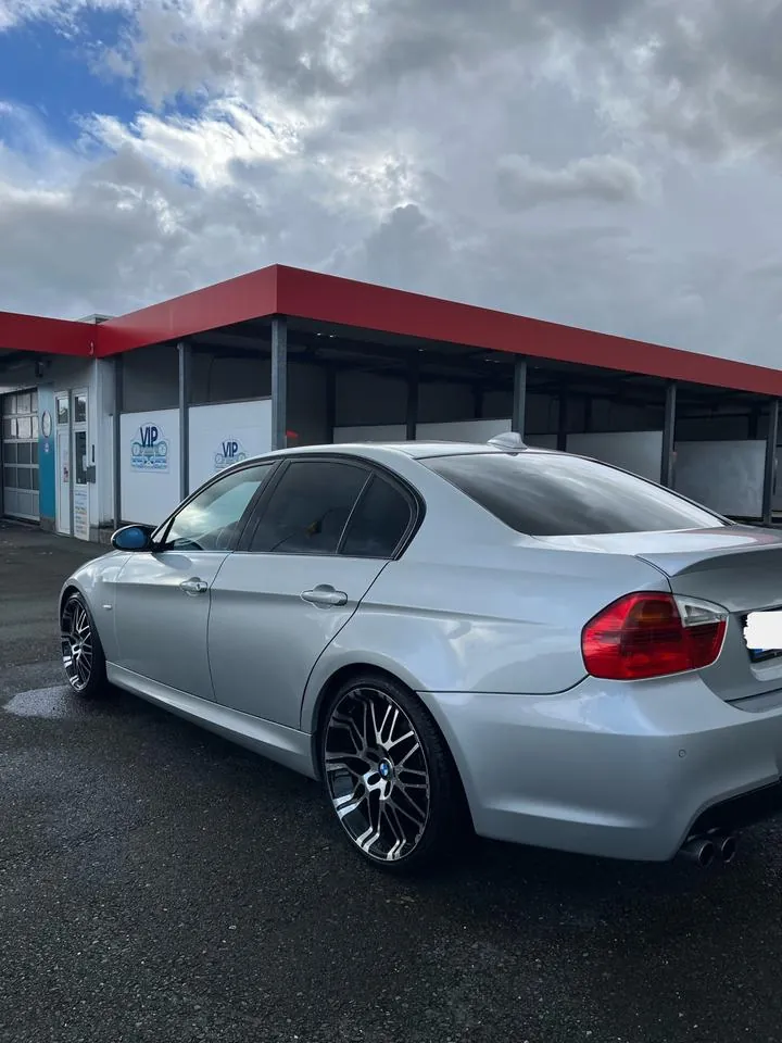 BMW E90 325I