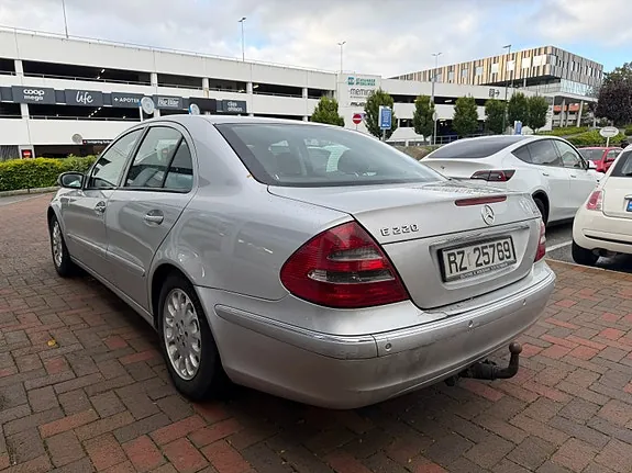 Mercedes-Benz E220 2002 photo 3