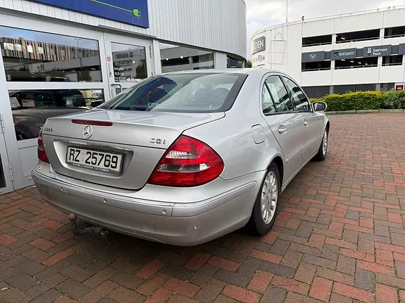 Mercedes-Benz E220 2002 photo 2