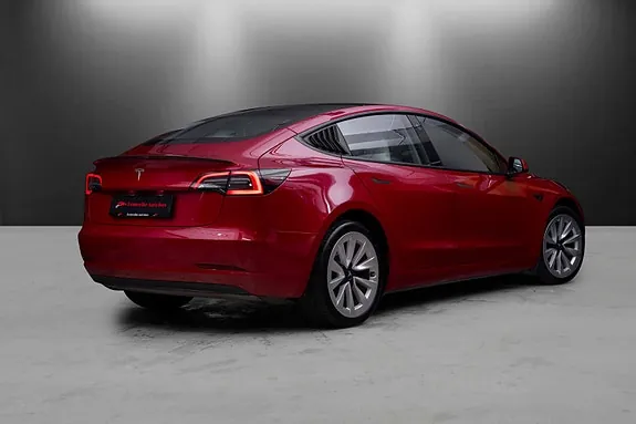 Tesla Model 3 2023 photo 4