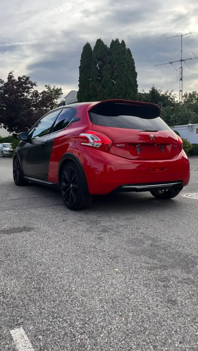Peugeot 208 Gti 30Th 2017 photo 2