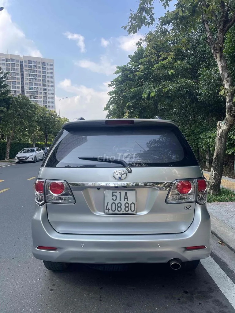 Toyota Fortuner 2012 photo 2