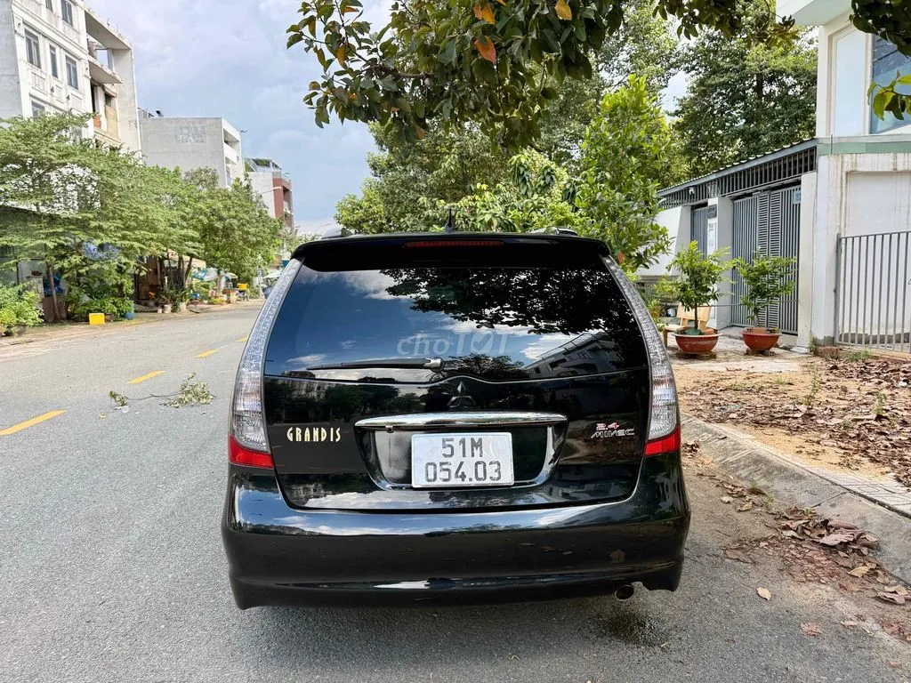 Mitsubishi Grandis 2008 photo 4