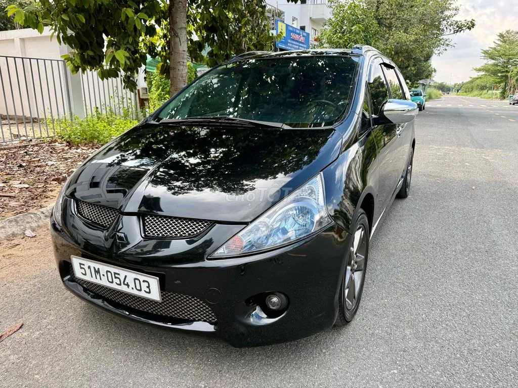 Mitsubishi Grandis 2008 photo 2