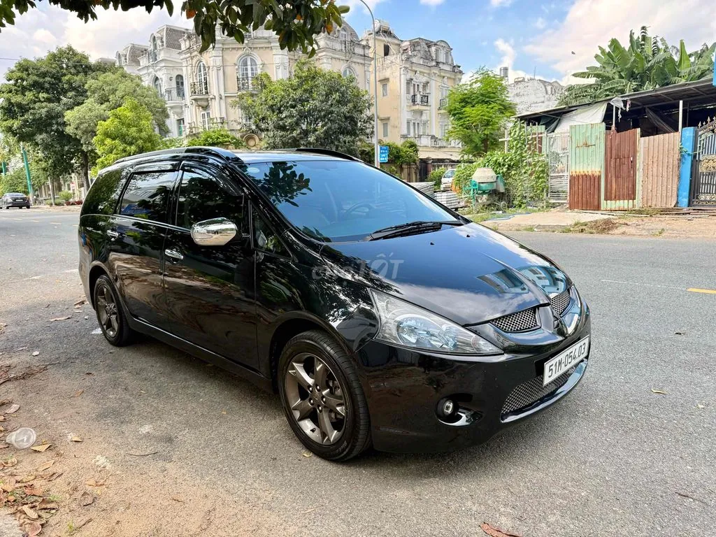 Mitsubishi Grandis 2008 photo 3