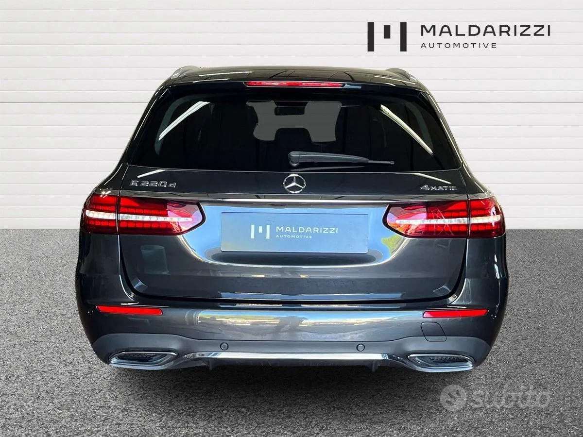 Mercedes-Benz E-Class 2022 photo 3