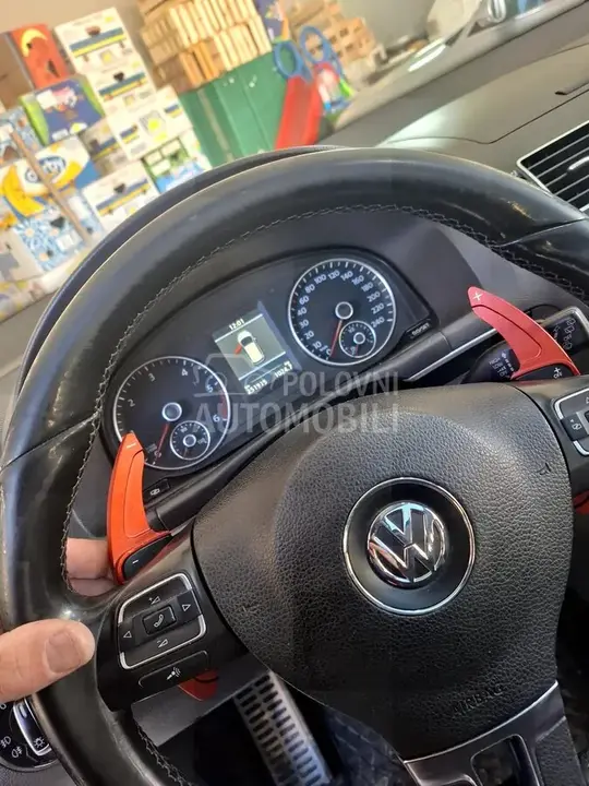Volkswagen Touran 2011 photo 5