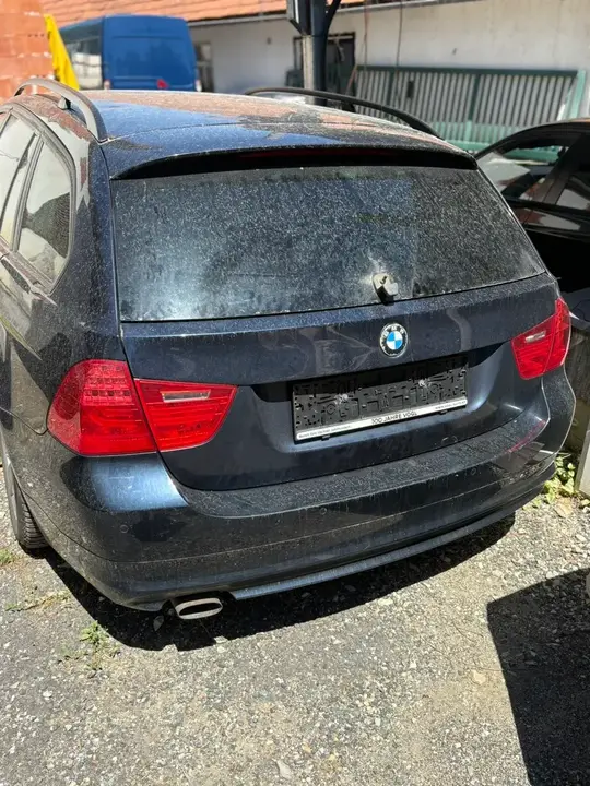 BMW 3 Series 2009 photo 2