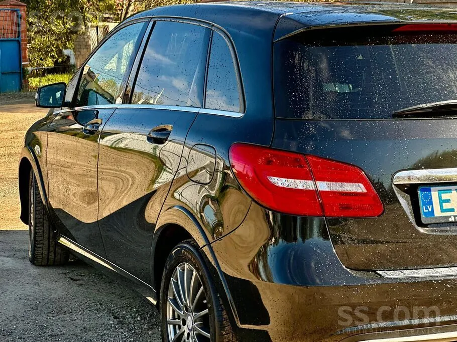 Mercedes-Benz B250 2016 photo 3