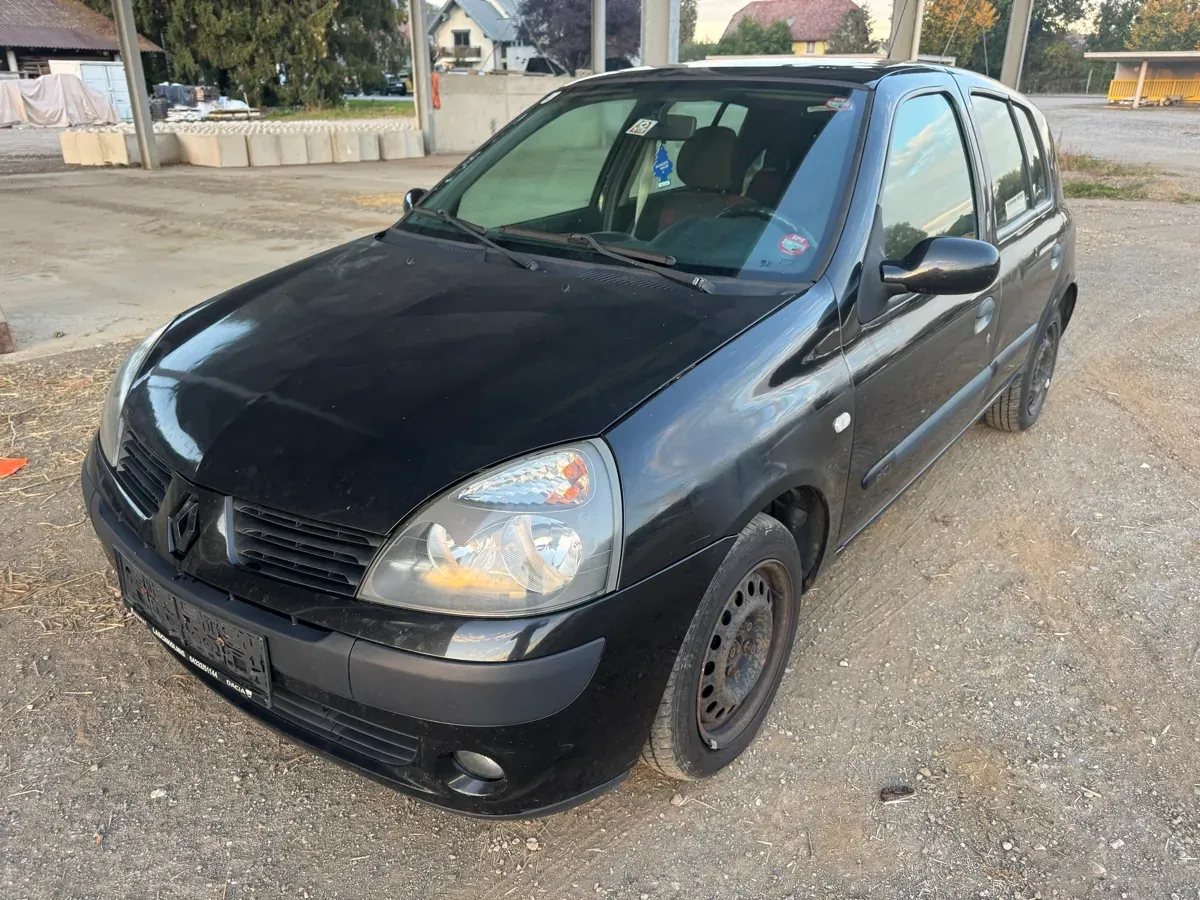 Renault Clio 2005 photo 2