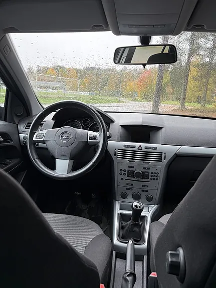Opel Astra 2010 photo 3