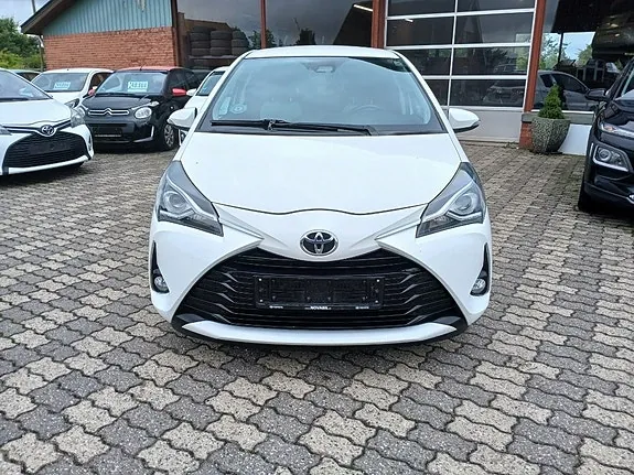 Toyota Yaris 2017 photo 2