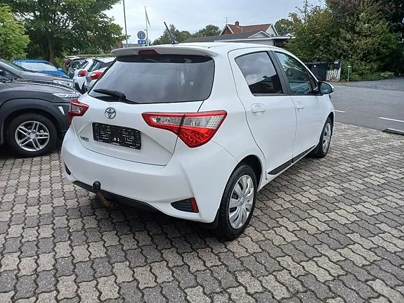 Toyota Yaris 2017 photo 4